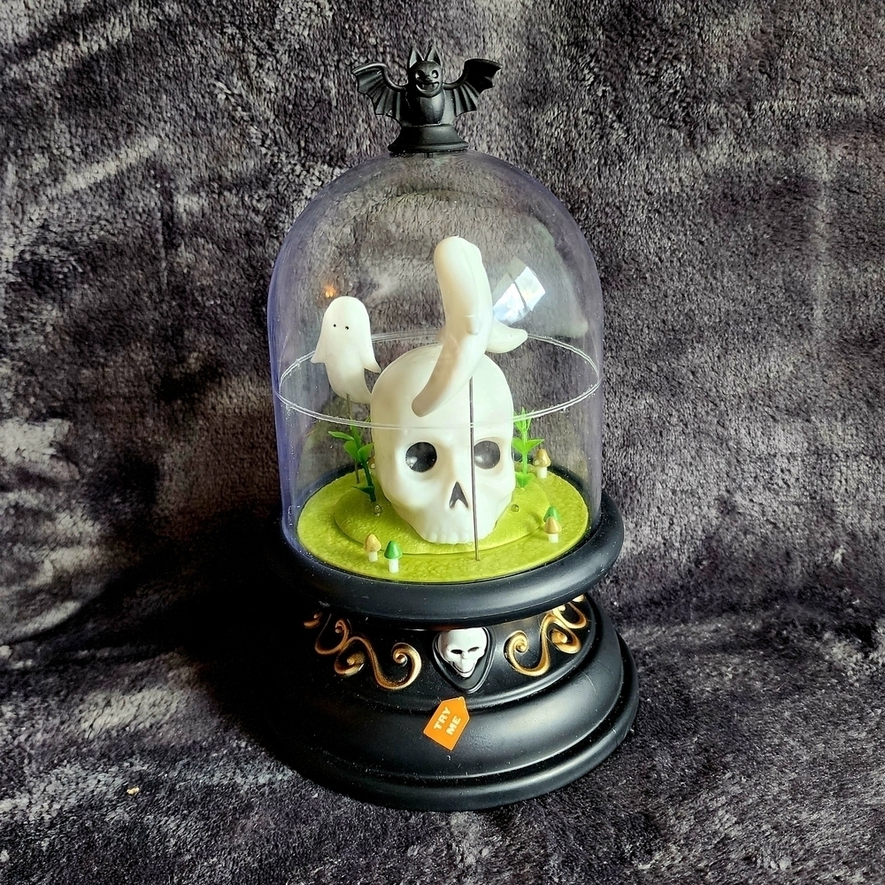 New Boutique 9" Light Up Ghost & Skull Plastic Cloche Halloween Decorative Prop